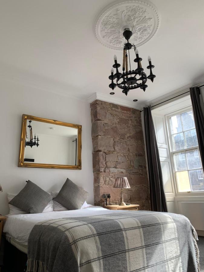 Royal Mile Suites By The Castle Edimburgo Esterno foto