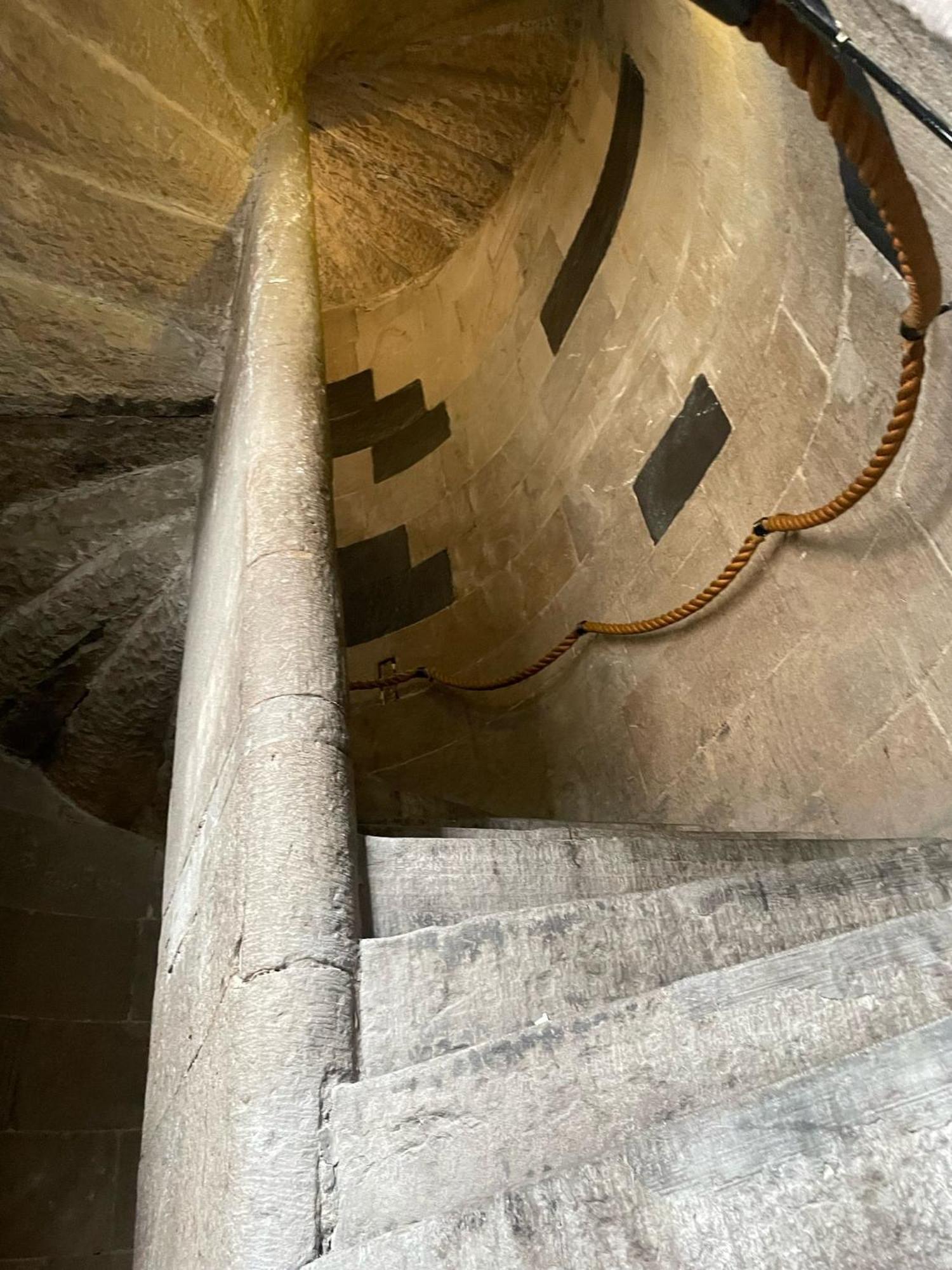 Royal Mile Suites By The Castle Edimburgo Esterno foto The spiral staircase